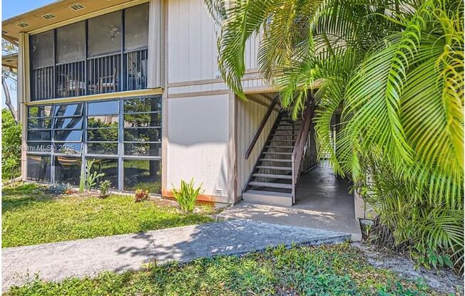 Beautiful Garden Apartment, Move in Condition