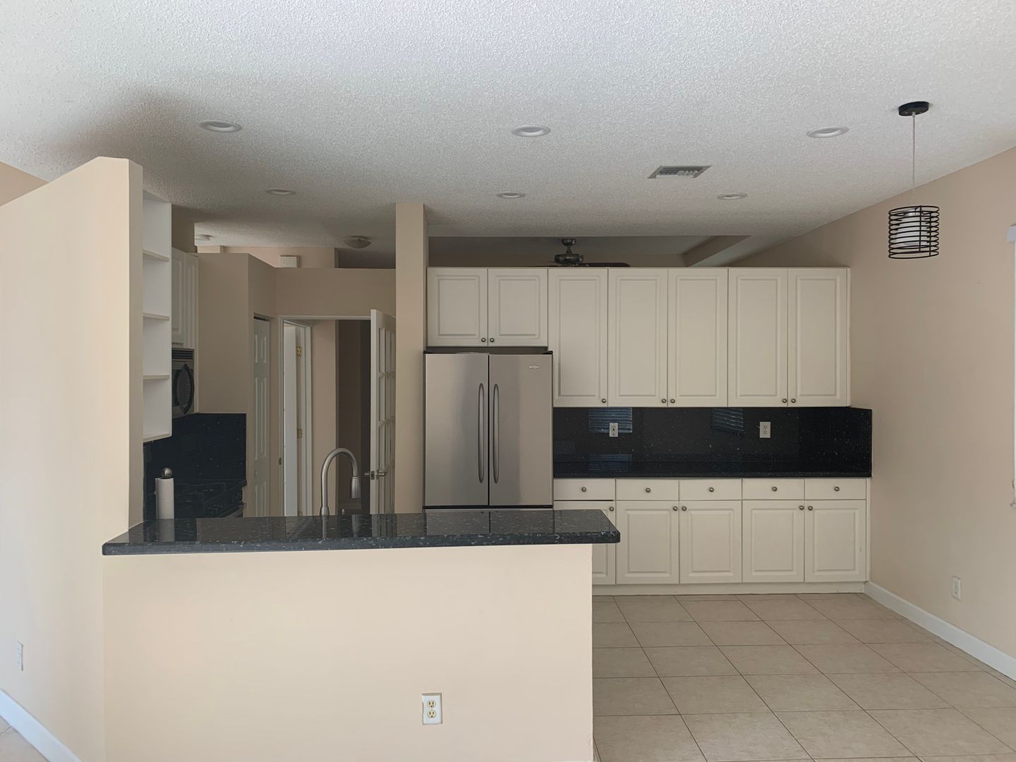 Single Family house in Laguna Isles - Pembroke Pines