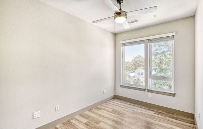 3 beds, 3 baths, 900 sqft, $2,400, Unit 300
