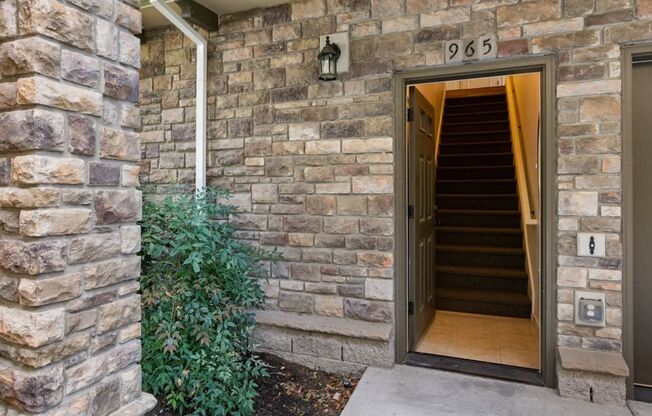 2/2.5 bth Townhome + Attached Garage + A/C + W/D + Balcony