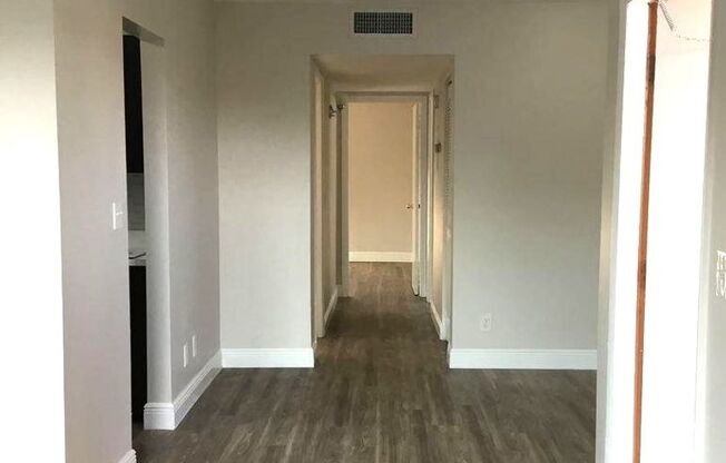 2 beds, 1 bath, 975 sqft, $1,889, Unit 1D