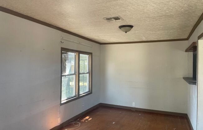 Section 8 Accepted-3-Bedroom Home – 611 Elesa