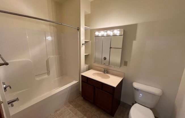 1 bed, 1 bath, 594 sqft, $1,275, Unit 224