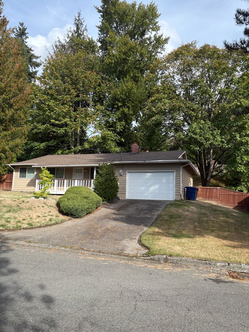 Bellevue Factoria-Lake Hills 3Bd/2Ba Charming Rambler $3000.00 mo