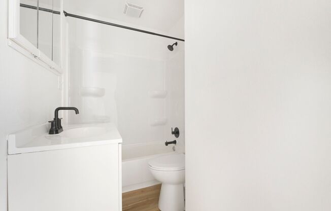 3 Bedroom home! **2ND MONTH RENT FREE*