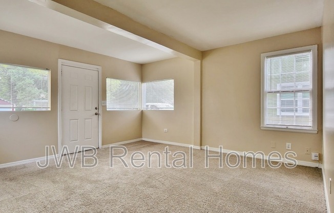 8182 LEXINGTON DR