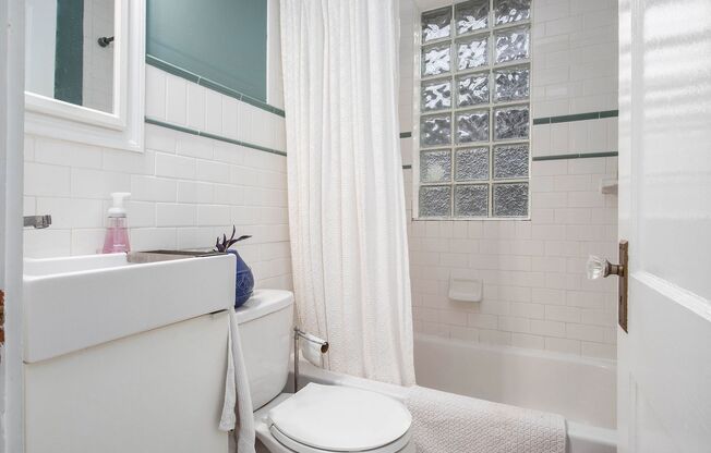 3 beds, 2 baths, $2,295