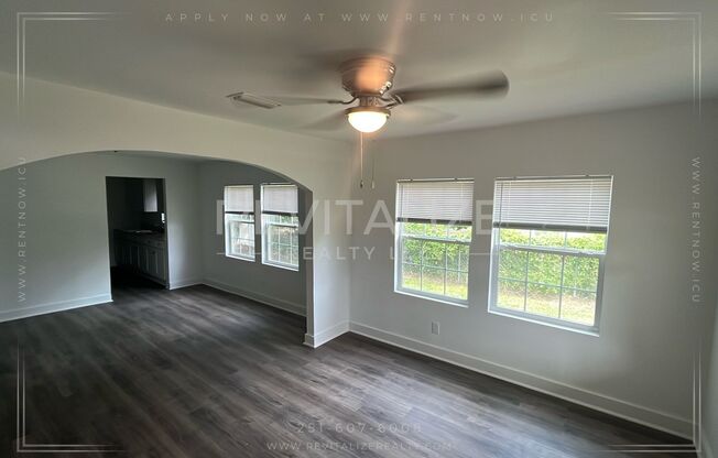 Beautiful Renovated 3 Bedroom/2 Bathroom Home in Mobile!