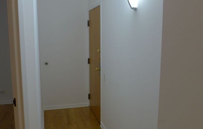 1 bed, 1 bath, 725 sqft, $2,050, Unit 06B
