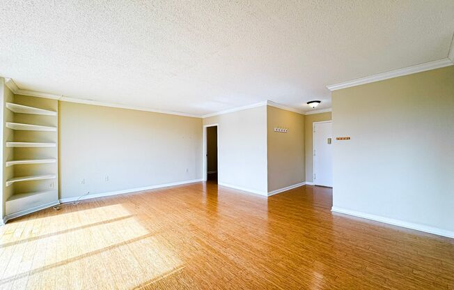 Bright And Spacious 1 Bed 1 Bath Condo With Balcony Vibrant Parkeast - Utilities Included