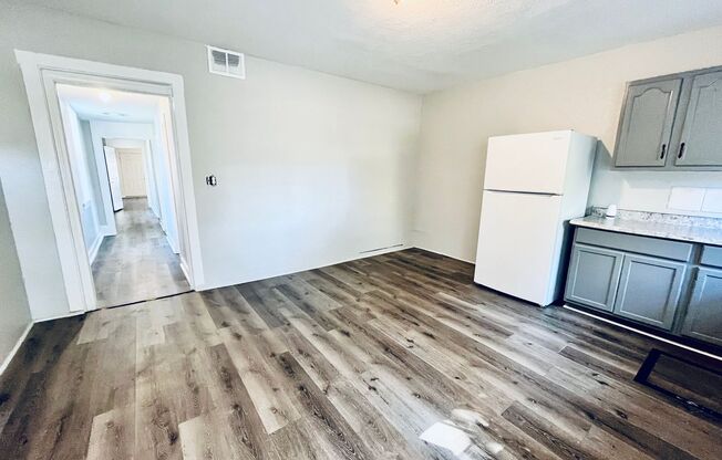 2 beds, 1 bath, $895