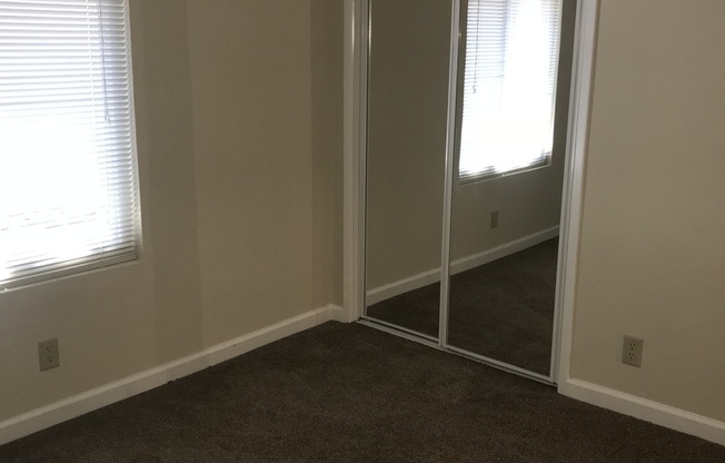 3 beds, 2 baths, 1,050 sqft, $1,895