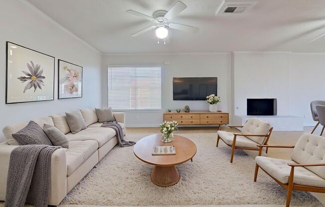 2 beds, 1 bath, 1,292 sqft, $2,049, Unit ELP2202-251A