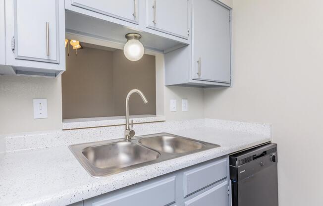 1 bed, 1 bath, 672 sqft, $985