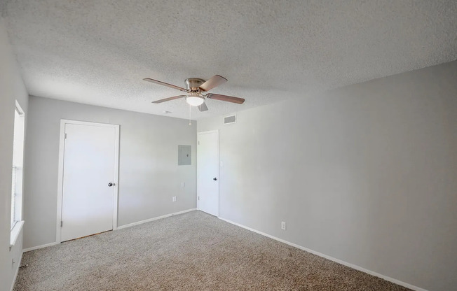 2 beds, 1 bath, $1,600