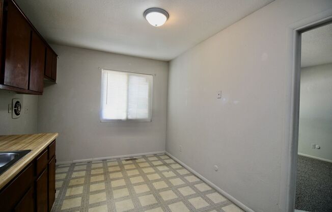 2 beds, 1 bath, $650, Unit Unit - A