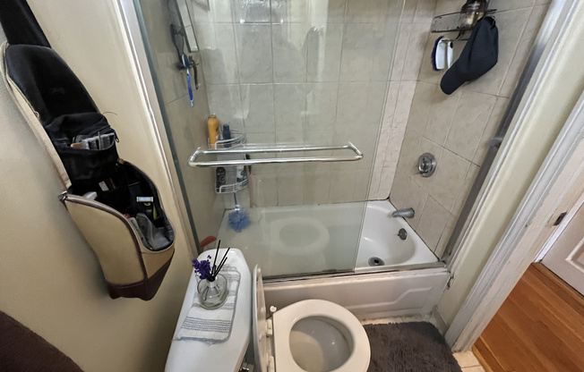 2 beds, 1 bath, $3,500, Unit 8