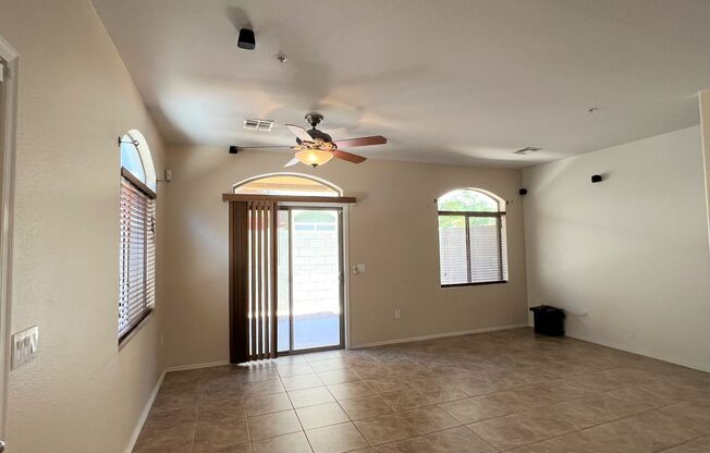 3 beds, 2.5 baths, $1,985, Unit UNIT 1045
