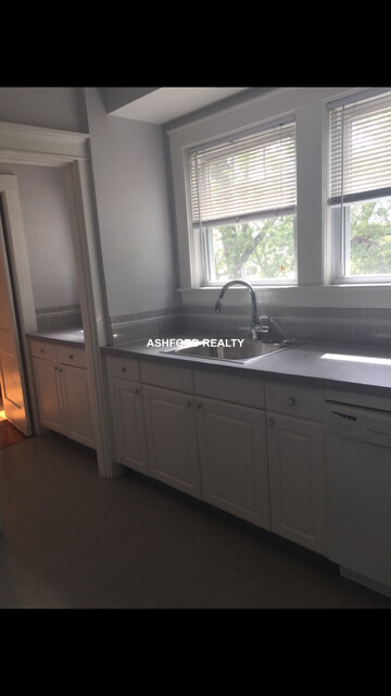 260 WAVERLEY AVE