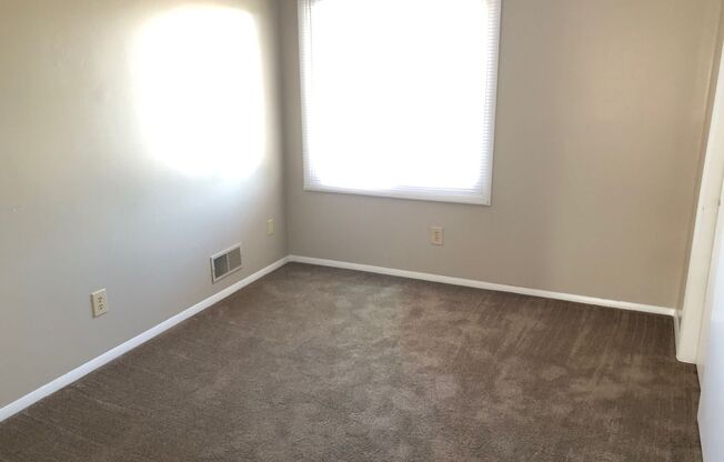 2 beds, 1 bath, $950