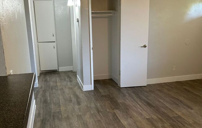 2 beds, 1 bath, 810 sqft, $1,195, Unit 75