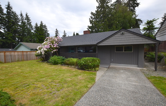 Modern 3 bed/1.75 bath in GREAT Shoreline location!!! AVAILABLE August 1st,2024