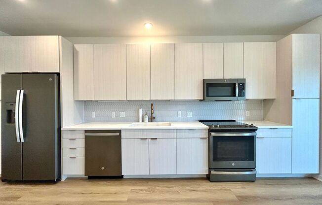 Beautiful and Spacious 1/BR 1/BA Home with Modern Finishes & Private Balcony!