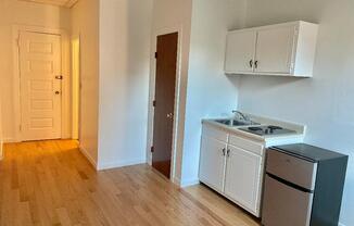 Studio, 1 bath, $2,095, Unit 4