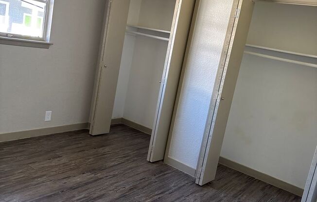 2 beds, 1.5 baths, 870 sqft, $1,025, Unit B06