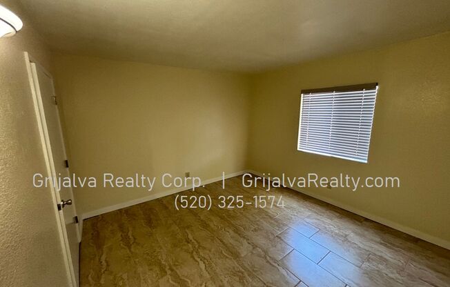 2 beds, 1 bath, 900 sqft, $1,250