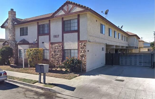 1527 Palm Ave
