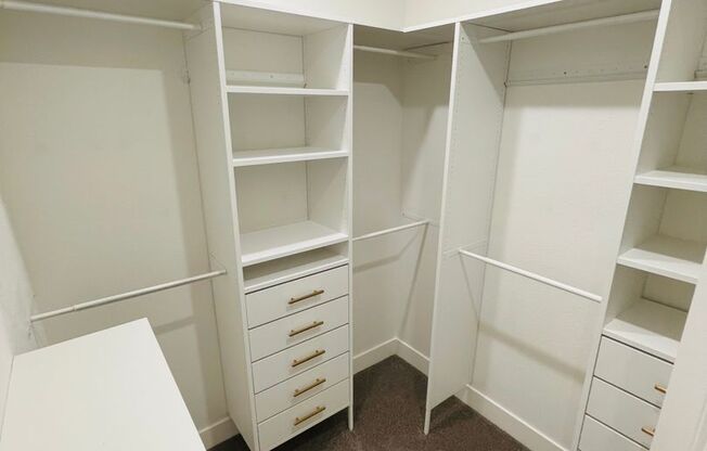 2 beds, 2 baths, $2,395, Unit # 28101