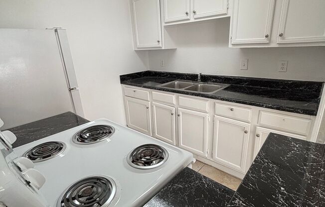 1 bed, 1 bath, 702 sqft, $1,100, Unit 1605