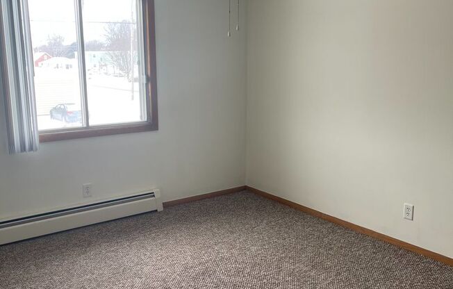 2 beds, 1 bath, $875