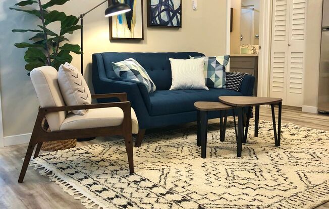 LOCATION LOCATION LOCATION! 2ND FLR Modern Living in S. Tacoma!
