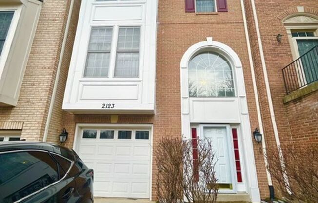 Beautiful Brick Townhouse in Parker Farm!