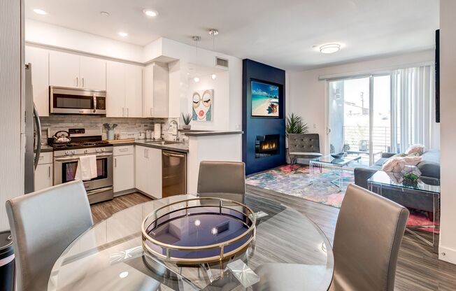2 beds, 2 baths, 971 sqft, $2,900, Unit 204
