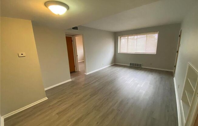 2 beds, 1 bath, 750 sqft, $965