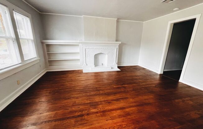 MOVE-IN SPEICAL: Cute 2BD 1BA Duplex in Crestwood!!