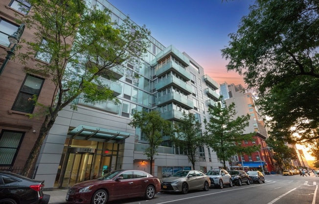 464 W 44 ST