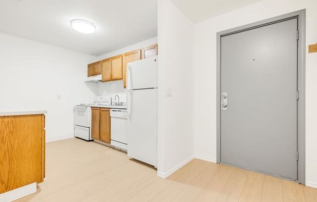 1 bed, 1 bath, 547 sqft, $1,350, Unit 32