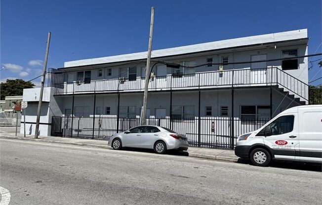 Renovated Studios Next to World Center and Train Station