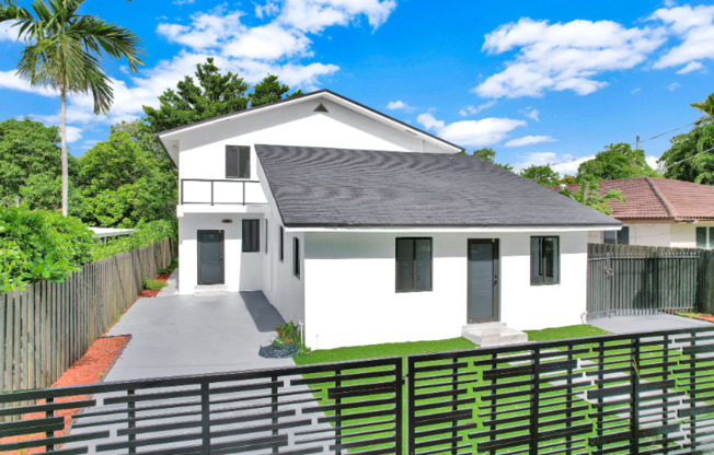 972 SW 44 AVE
