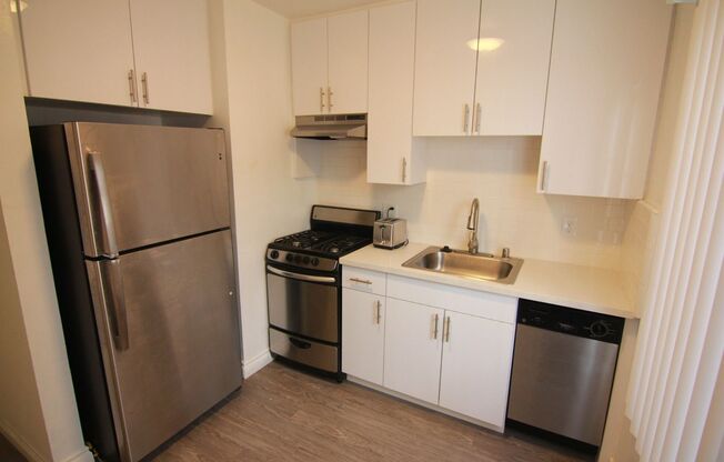 1136 N Ogden Dr