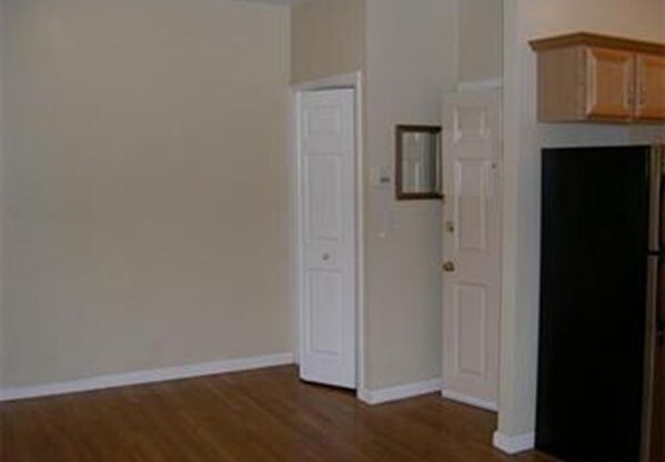 Studio, 1 bath, 370 sqft, $2,284, Unit 3