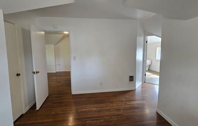 2 beds, 1 bath, 800 sqft, $995, Unit Unit 6