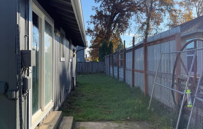 1011 SE Locust - Dundee