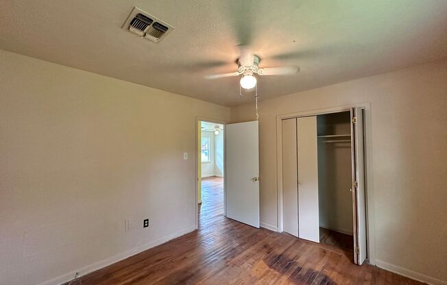 2 beds, 1 bath, 750 sqft, $775, Unit 504 Highway Ave, Apt B