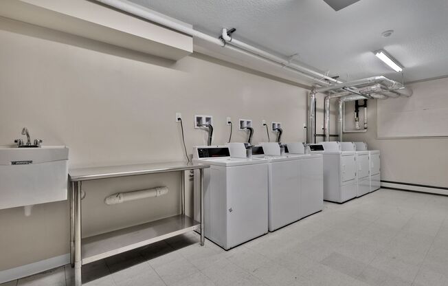 2 beds, 1 bath, $1,685, Unit 111