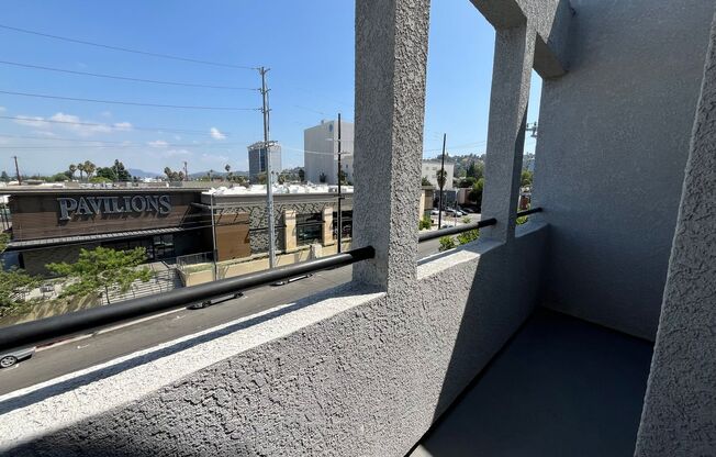 2 beds, 2 baths, 895 sqft, $2,095, Unit 304